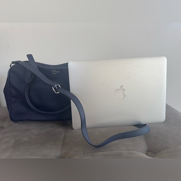 Lacoste crossbody bag with strap - Picture 7 of 9